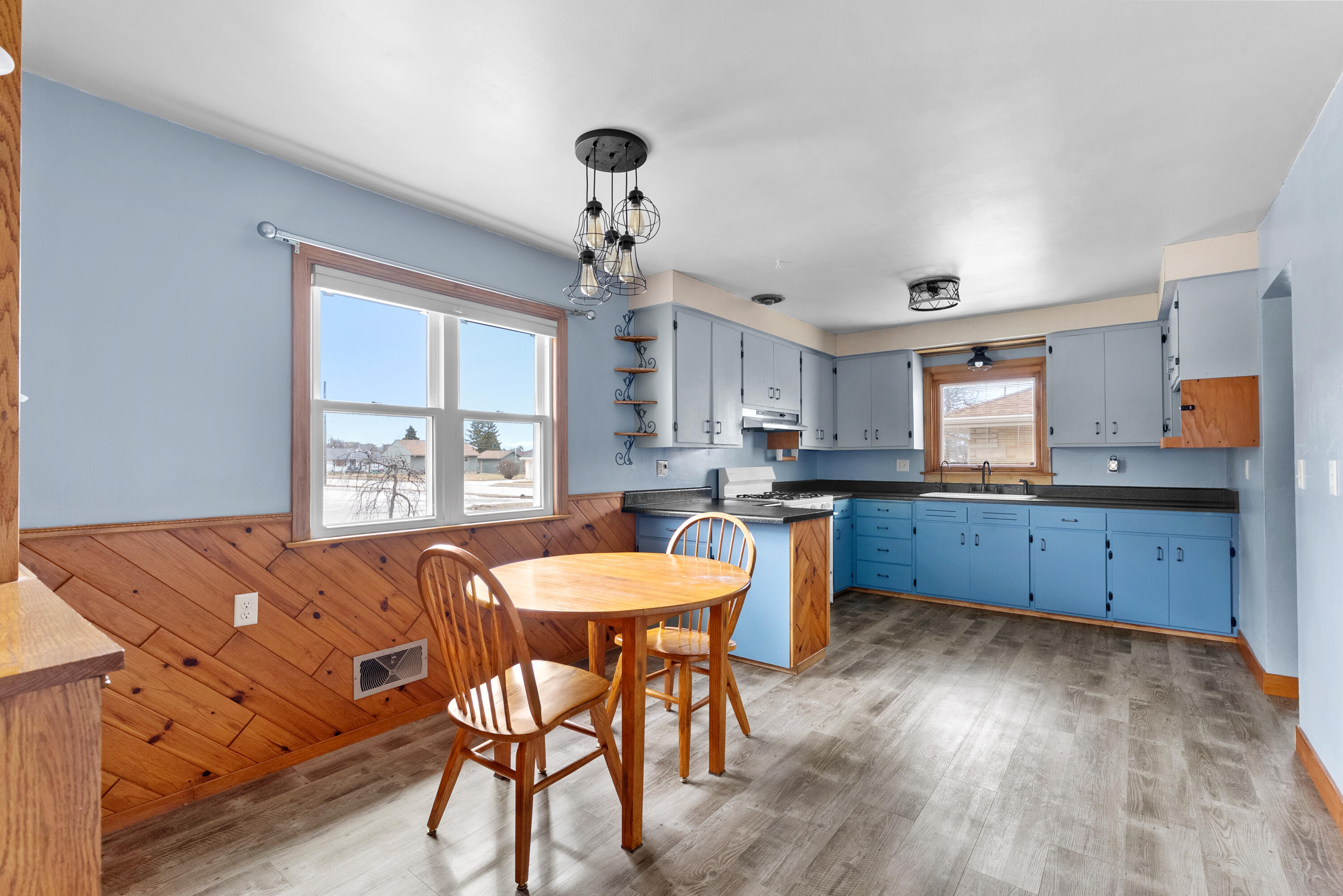 1318 South 24th Street Manitowoc, WI 54220 - Photo 6 of 23 Kitchen/Dining Room
