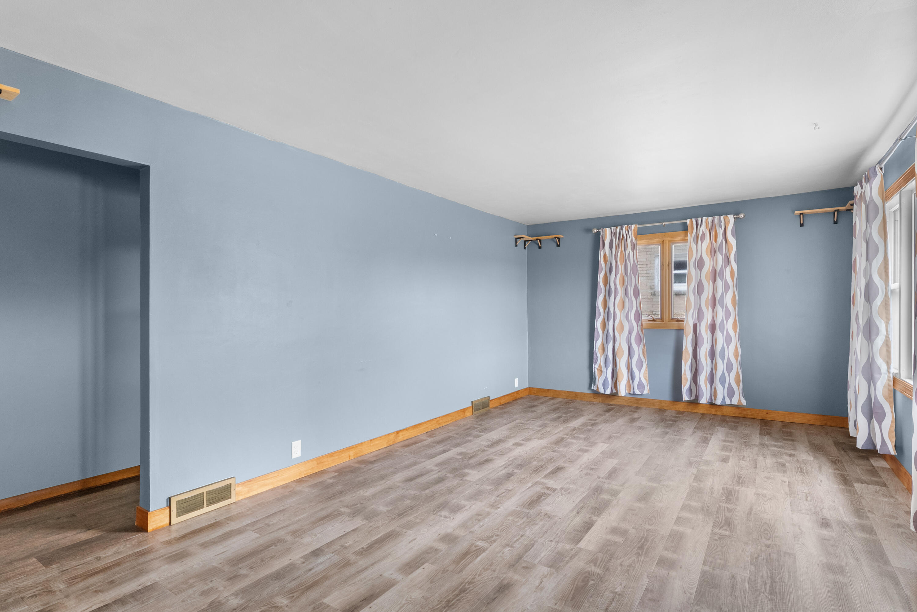 1318 South 24th Street Manitowoc, WI 54220 - Photo 7 of 23 Living Room 2