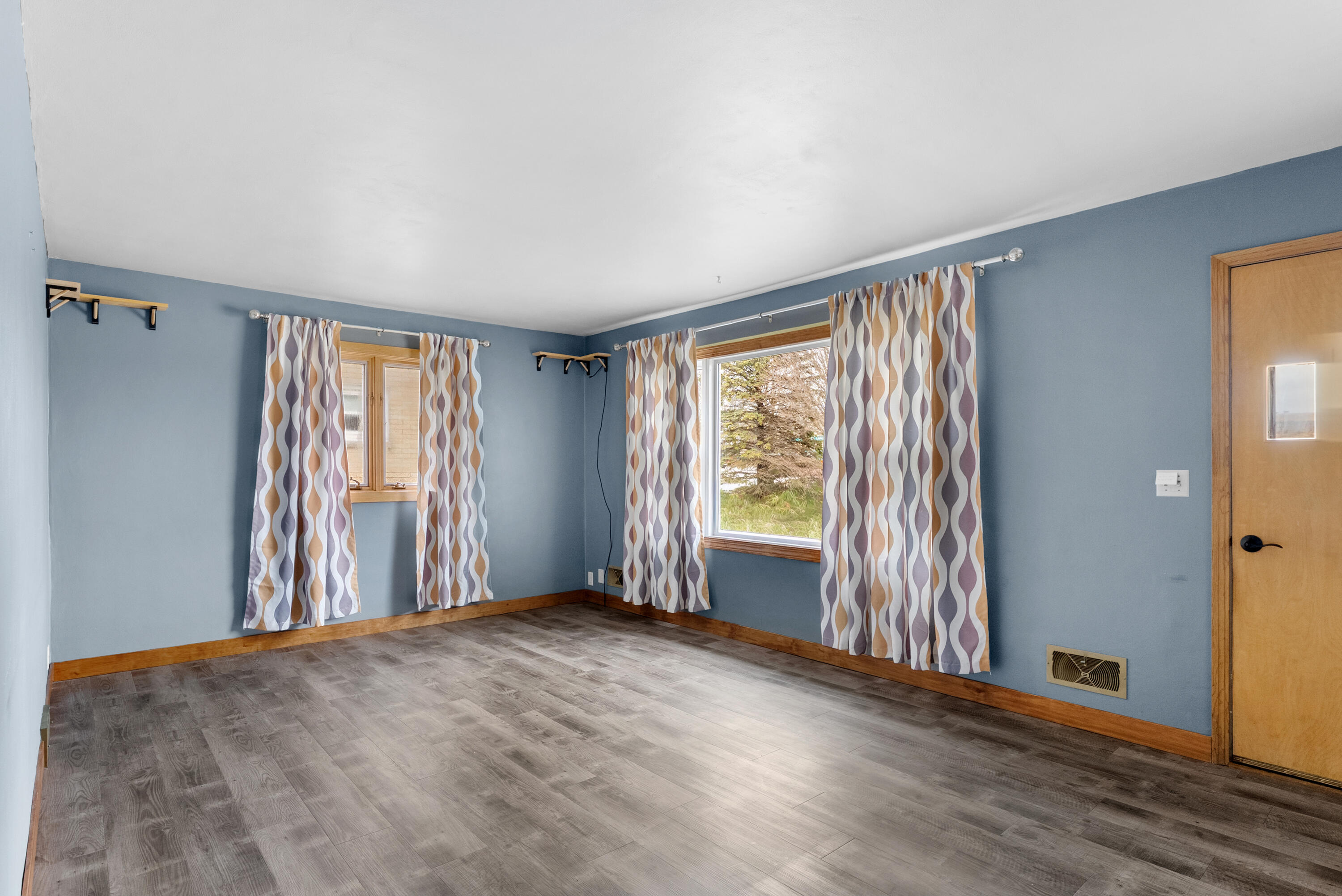 1318 South 24th Street Manitowoc, WI 54220 - Photo 8 of 23 Living Room 1