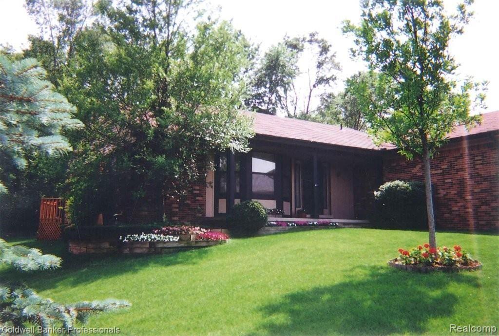 2364 Norton Road Rochester, MI 48307 - Photo 2 of 12 20121120110746_003.jpg