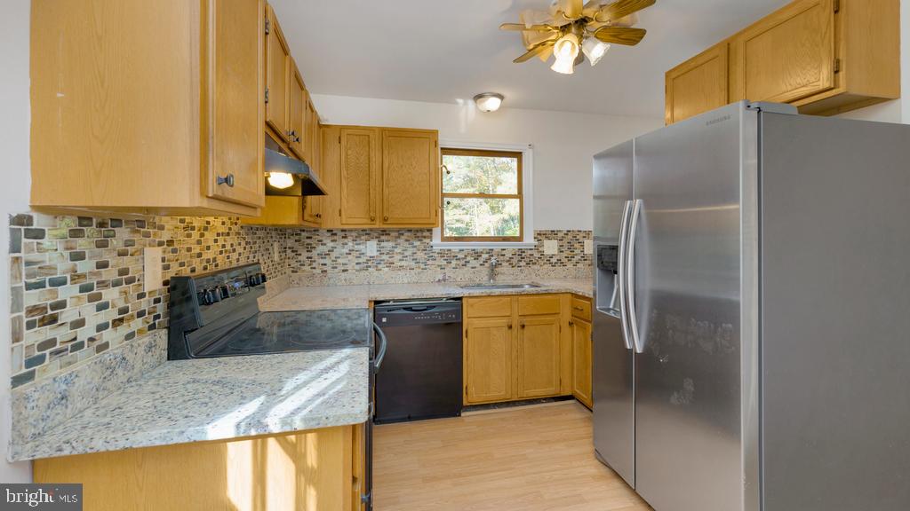 17506 Vip Jon Road Ruther Glen, VA 22580 - Photo 3 of 23 Gallery Image 3