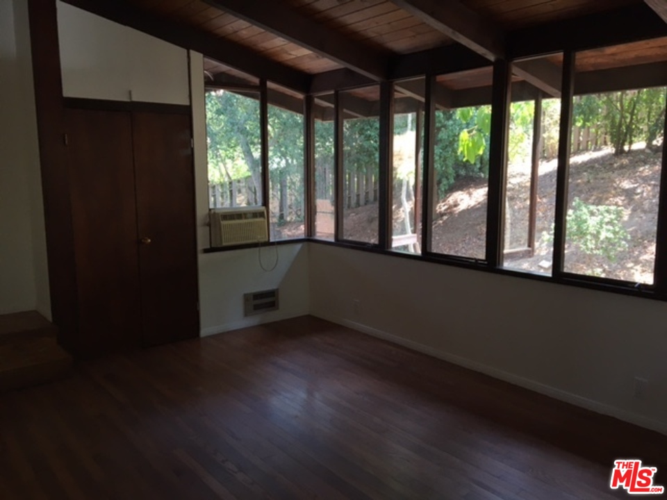 20970 Entrada Road Topanga, CA 90290 - Photo 11 of 16 Gallery Image 11