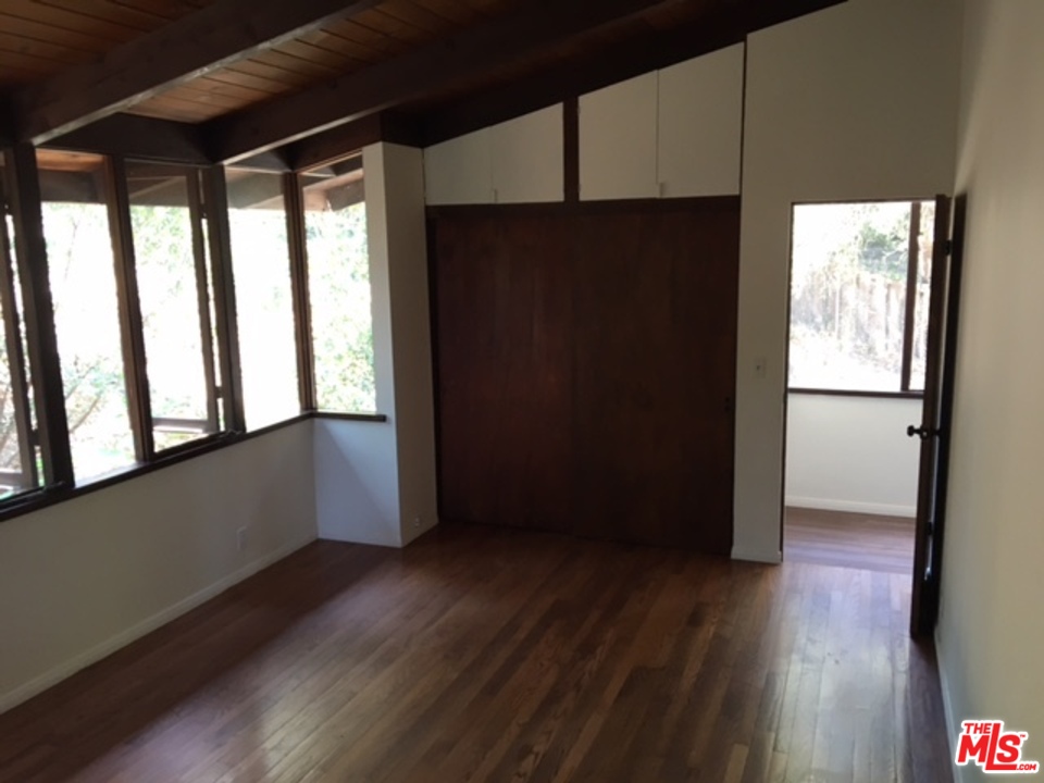 20970 Entrada Road Topanga, CA 90290 - Photo 12 of 16 Gallery Image 12