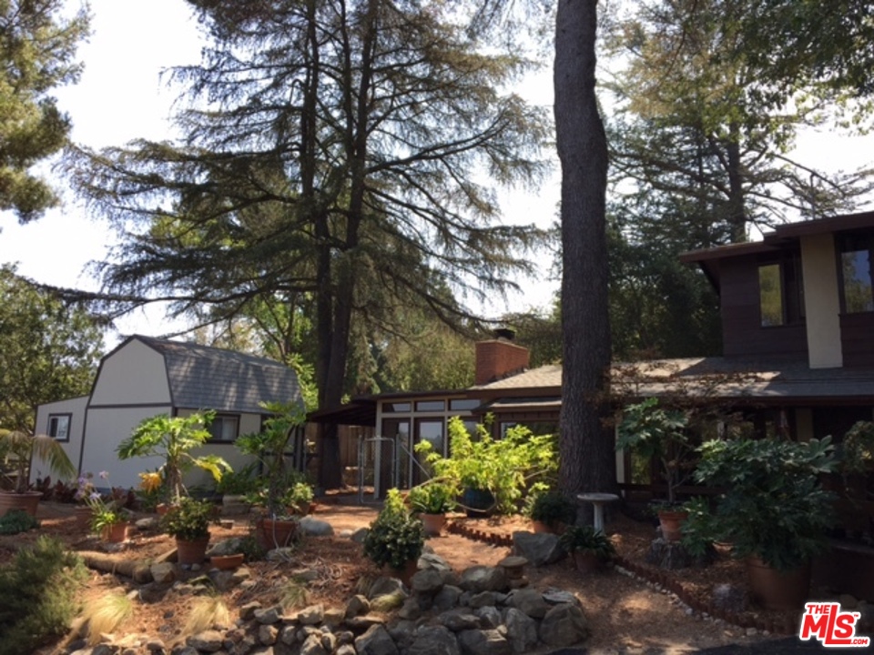 20970 Entrada Road Topanga, CA 90290 - Photo 4 of 16 Gallery Image 4