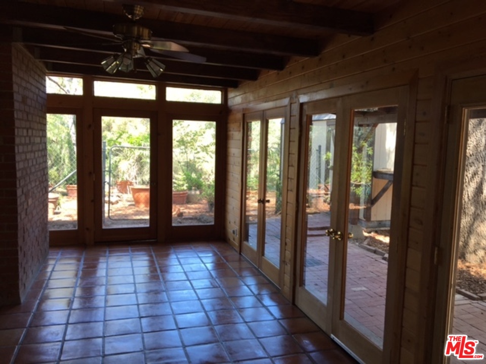 20970 Entrada Road Topanga, CA 90290 - Photo 7 of 16 Gallery Image 7