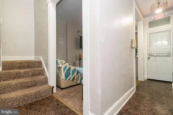 a view of entryway and bedroom