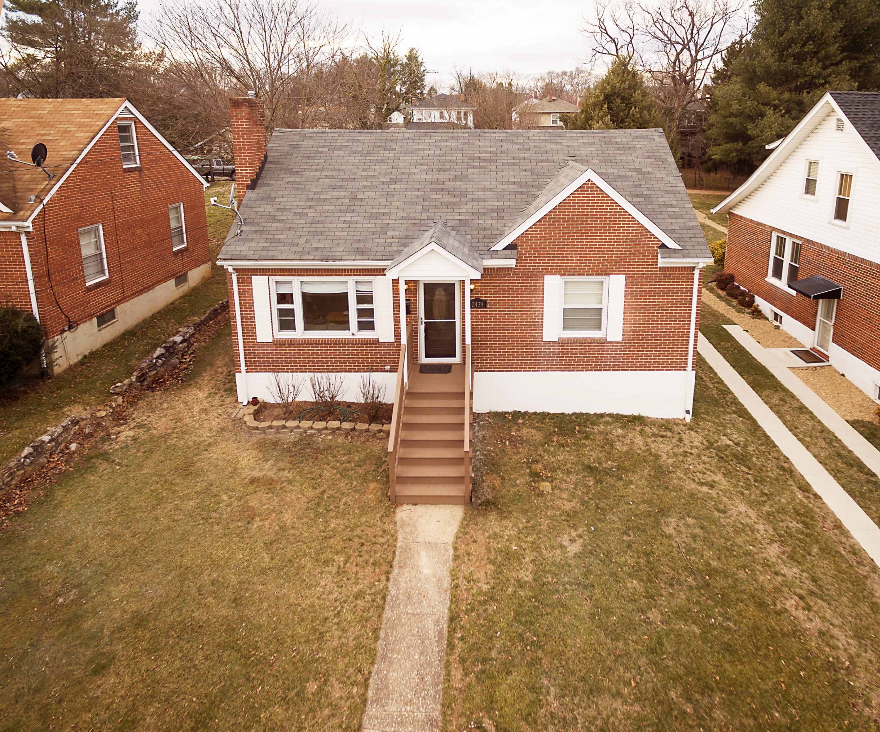 2439 Lofton Road Southwest Roanoke, VA 24015 - Photo 2 of 20 Front
