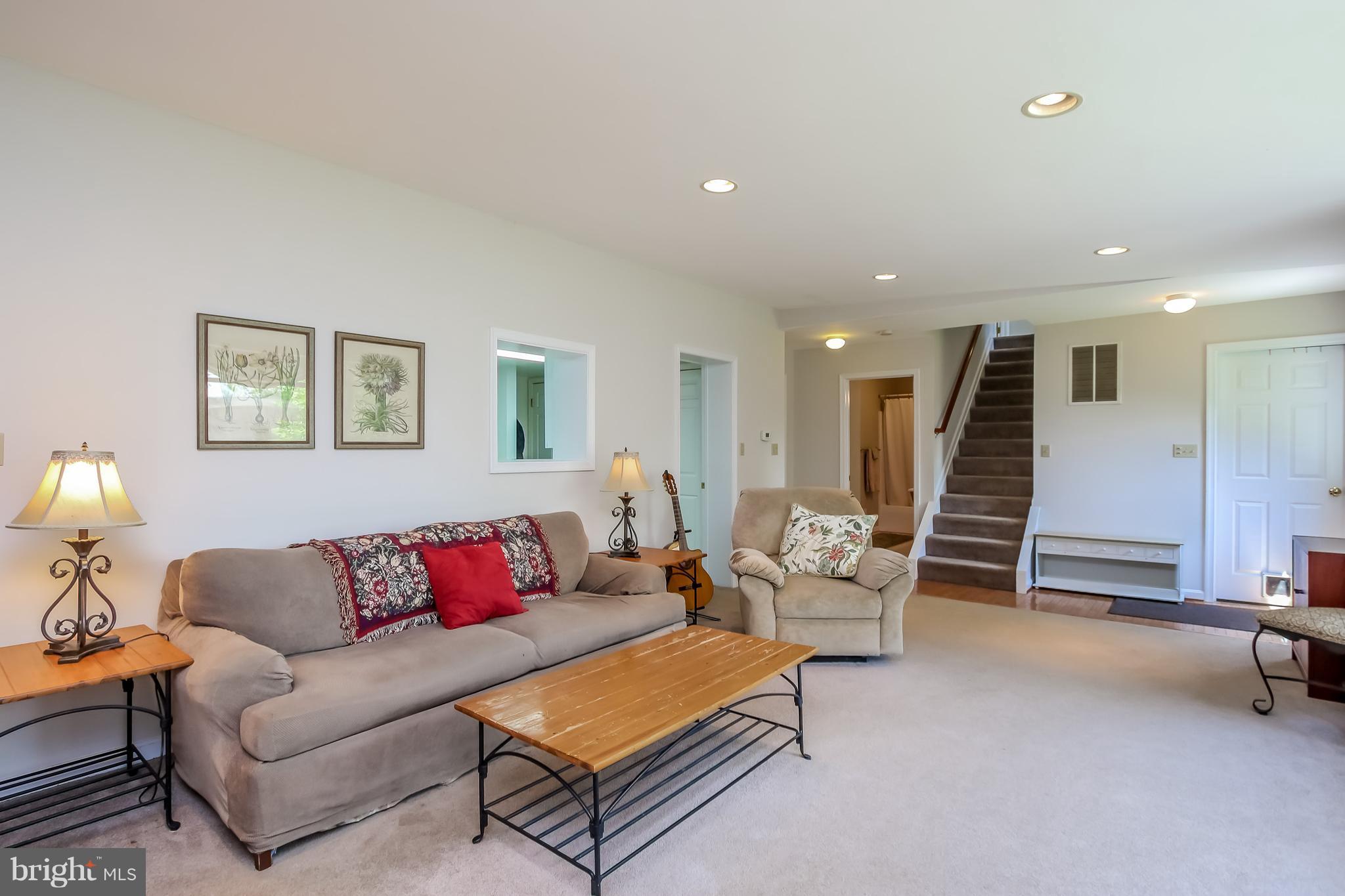 9200 Gue Road Damascus, MD 20872 - Photo 12 of 30 Family Room