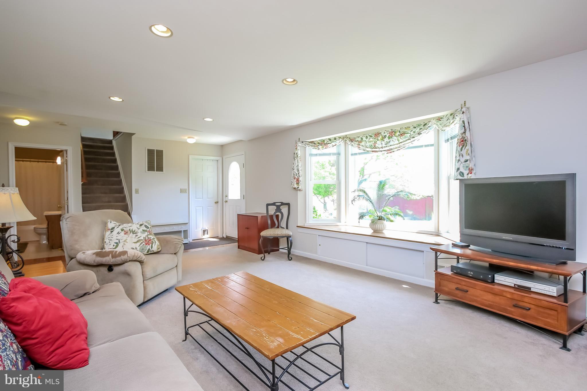 9200 Gue Road Damascus, MD 20872 - Photo 13 of 30 Family Room