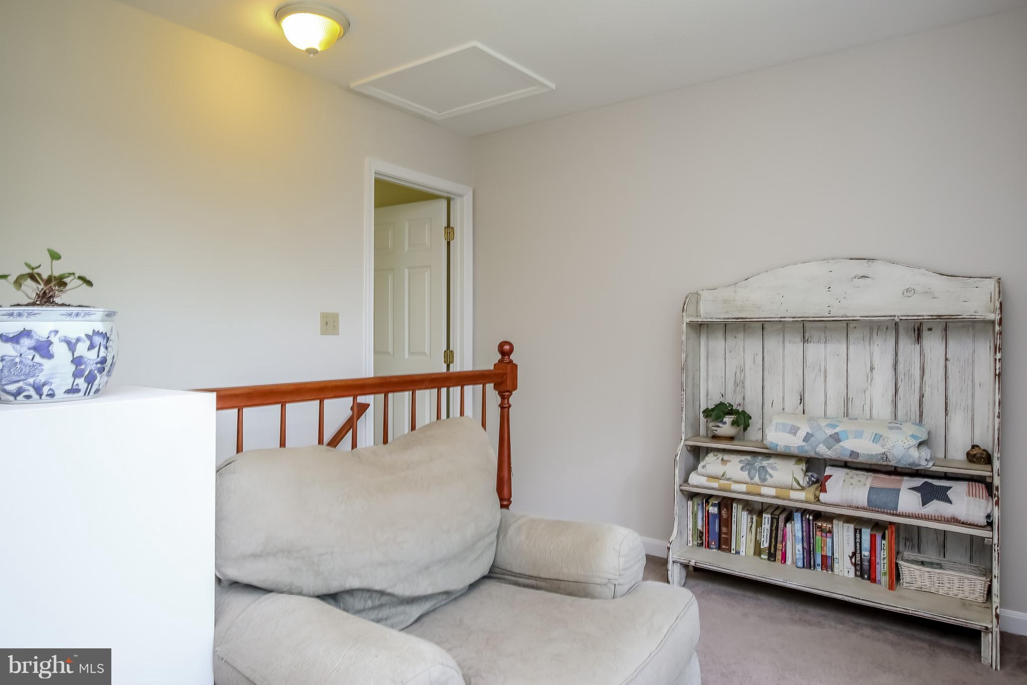 9200 Gue Road Damascus, MD 20872 - Photo 20 of 30 Sitting Room