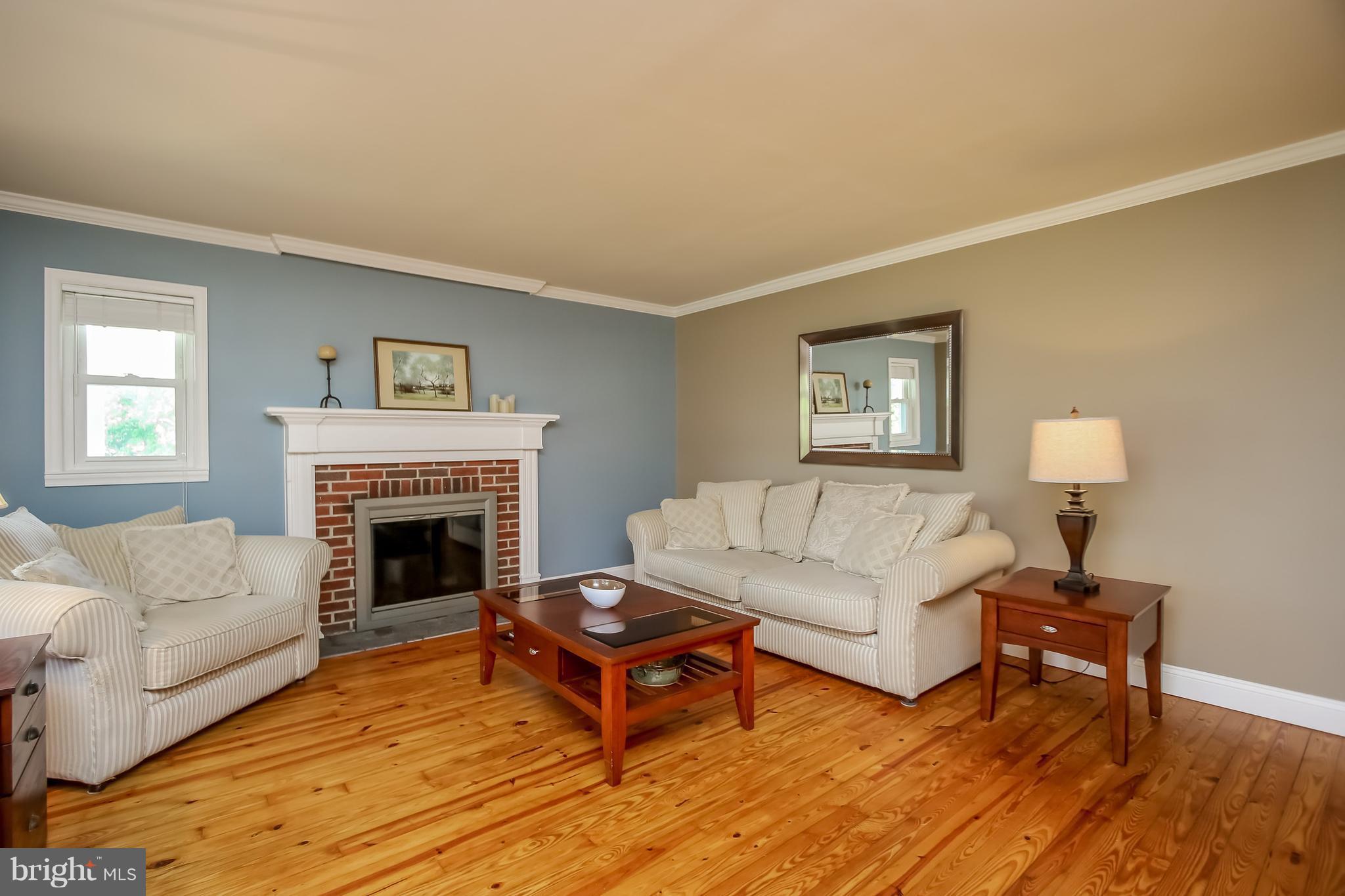 9200 Gue Road Damascus, MD 20872 - Photo 3 of 30 Living Room