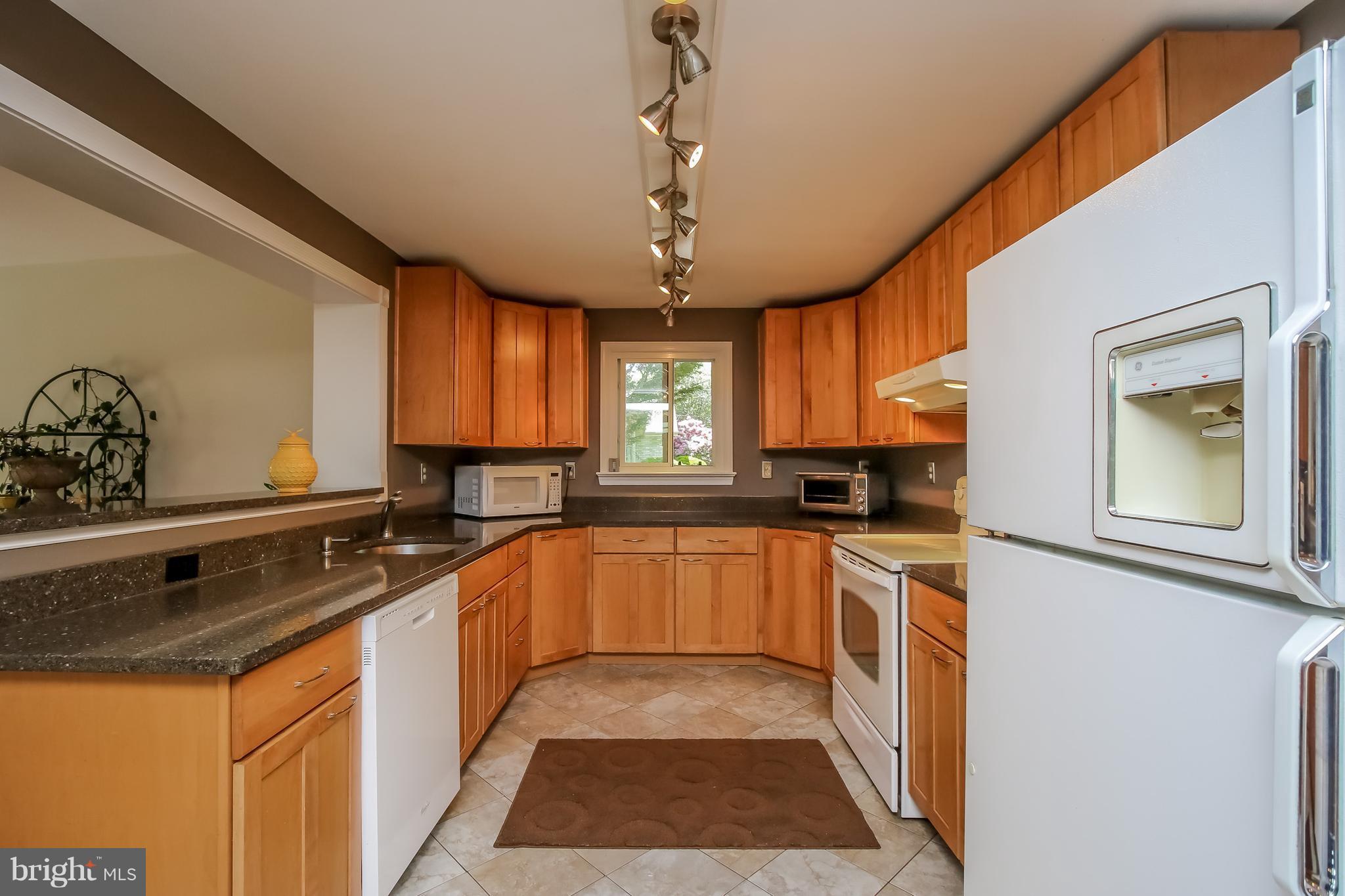 9200 Gue Road Damascus, MD 20872 - Photo 7 of 30 Kitchen