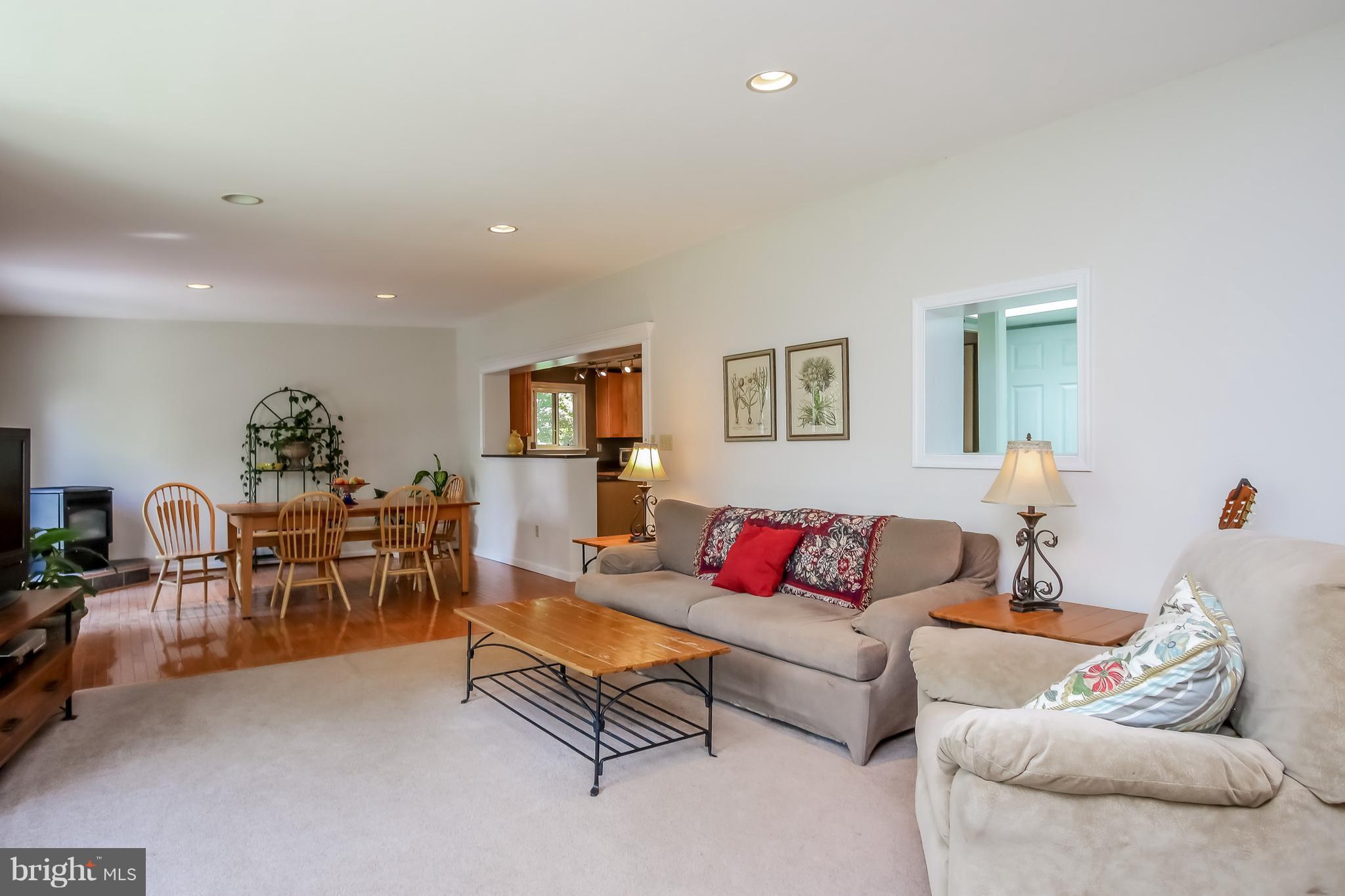 9200 Gue Road Damascus, MD 20872 - Photo 9 of 30 Family Room