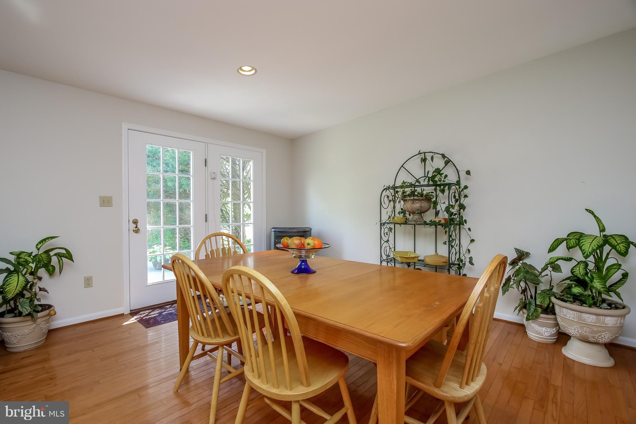 9200 Gue Road Damascus, MD 20872 - Photo 10 of 30 Breakfast area off kitchen & family room