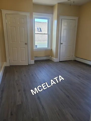 a view of livingroom with furniture