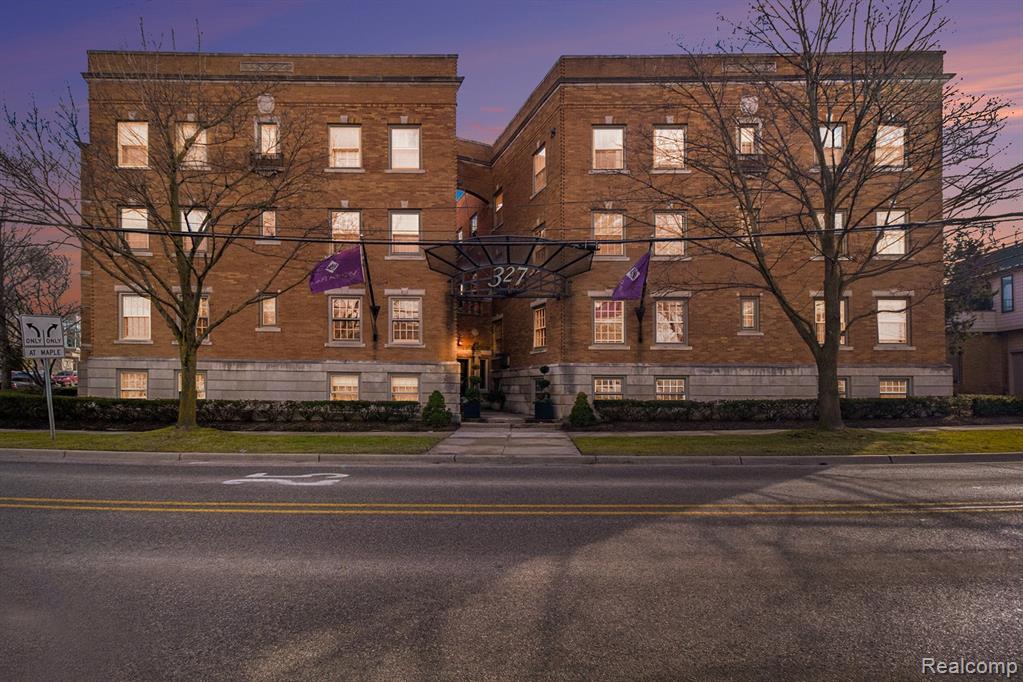 327 Southfield Road, Unit 18 Birmingham, MI 48009 - Photo 1 of 29