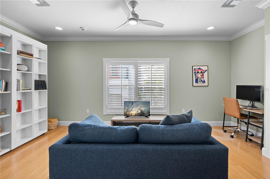 1723 Oak Street Sarasota, FL 34236 - Photo 28 of 34 a living room with furniture and a flat screen tv