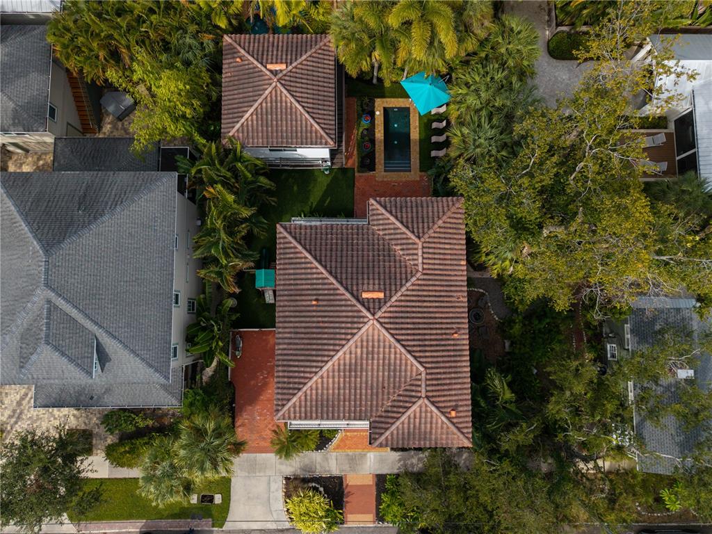 1723 Oak Street Sarasota, FL 34236 - Photo 30 of 34 an aerial view of a house