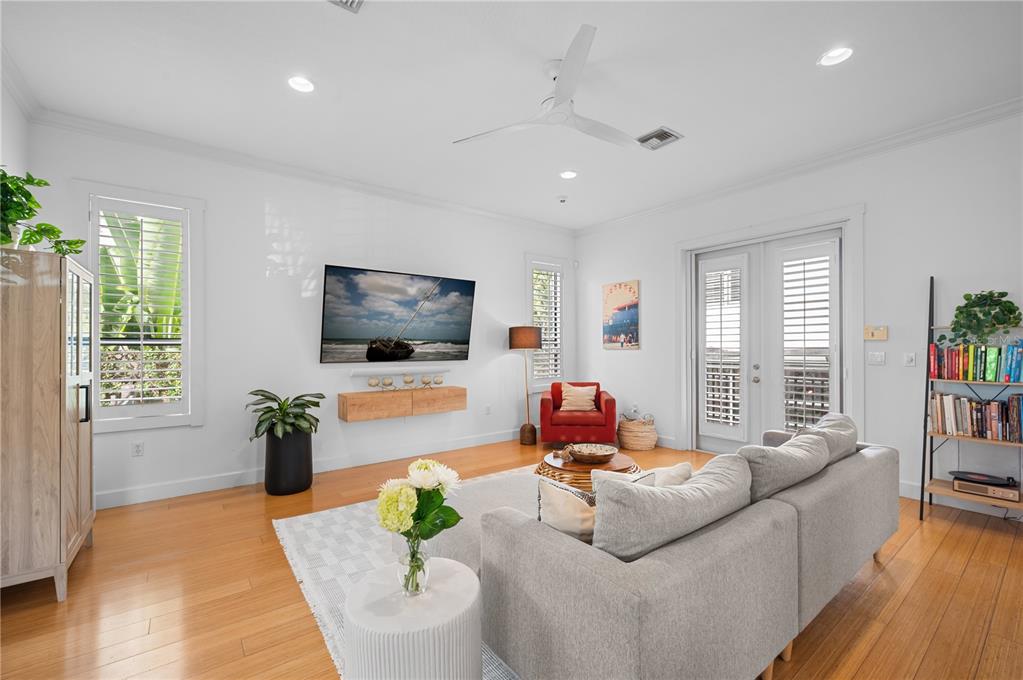 1723 Oak Street Sarasota, FL 34236 - Photo 7 of 34 a living room with furniture and a flat screen tv