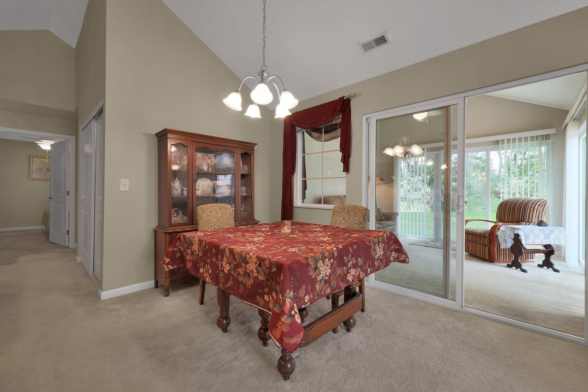 5685 White Goose Road Westerville, OH 43081 - Photo 8 of 37 Dining Rm to 4 Seasons Room.