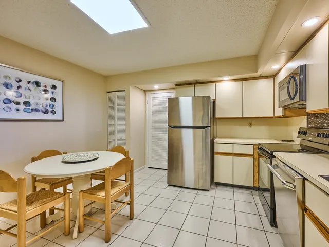 $5,000 | 3420 South Ocean Boulevard, Unit 11R, Highland Beach, FL 33487