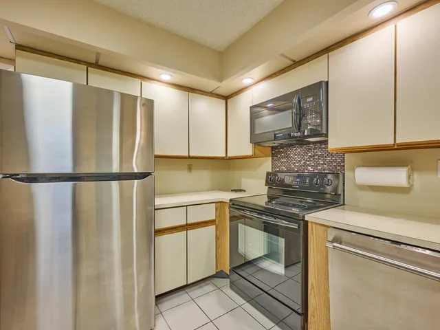 $5,000 | 3420 South Ocean Boulevard, Unit 11R, Highland Beach, FL 33487