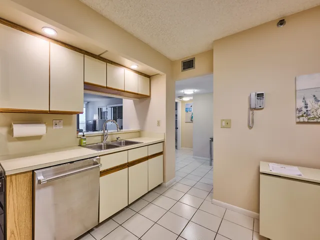 $5,000 | 3420 South Ocean Boulevard, Unit 11R, Highland Beach, FL 33487
