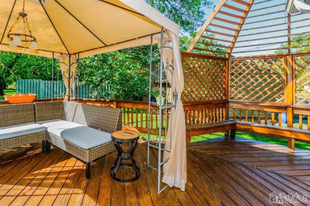 164 Devon Road Colonia, NJ 07067 - Photo 35 of 42 a view of a chairs and table in the patio