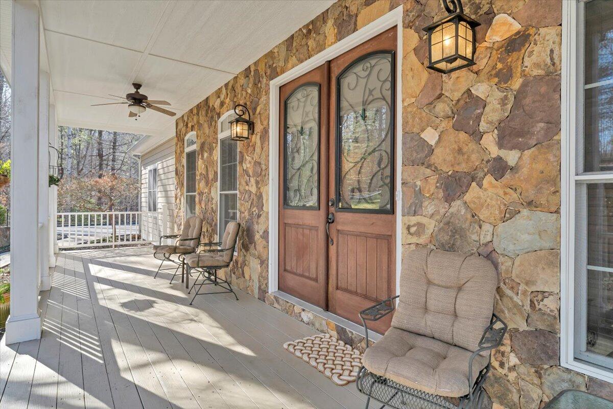 5565 Carons View Lane Roanoke, VA 24014 - Photo 13 of 118 Country Front Porch