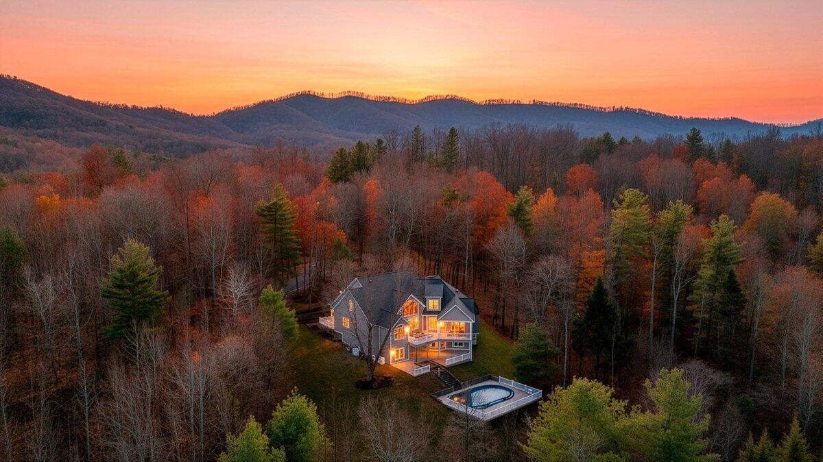 5565 Carons View Lane Roanoke, VA 24014 - Photo 3 of 118 Beautiful Setting