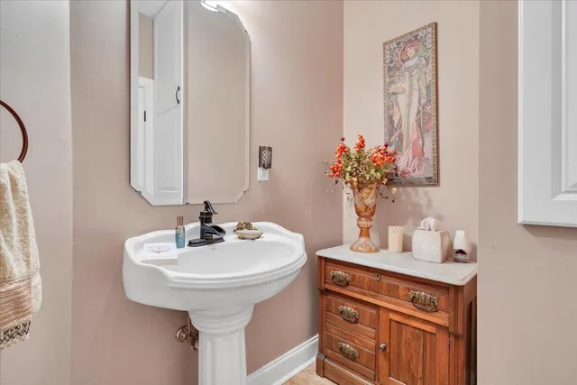 $1,225,000 | 5565 Carons View Lane, Roanoke, VA 24014