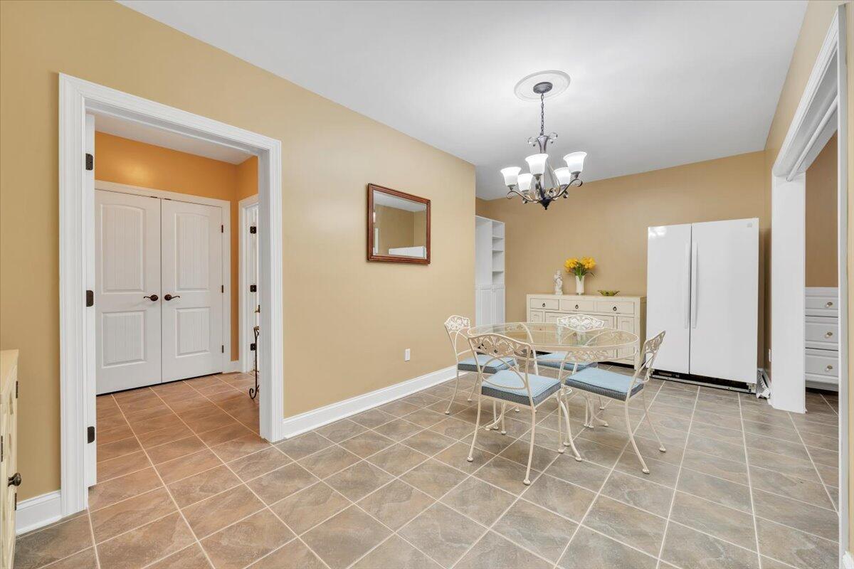 5565 Carons View Lane Roanoke, VA 24014 - Photo 76 of 118 Eating Area