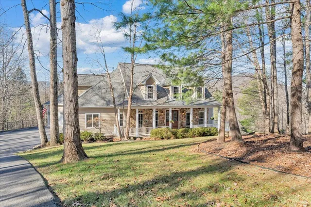 $1,225,000 | 5565 Carons View Lane, Roanoke, VA 24014