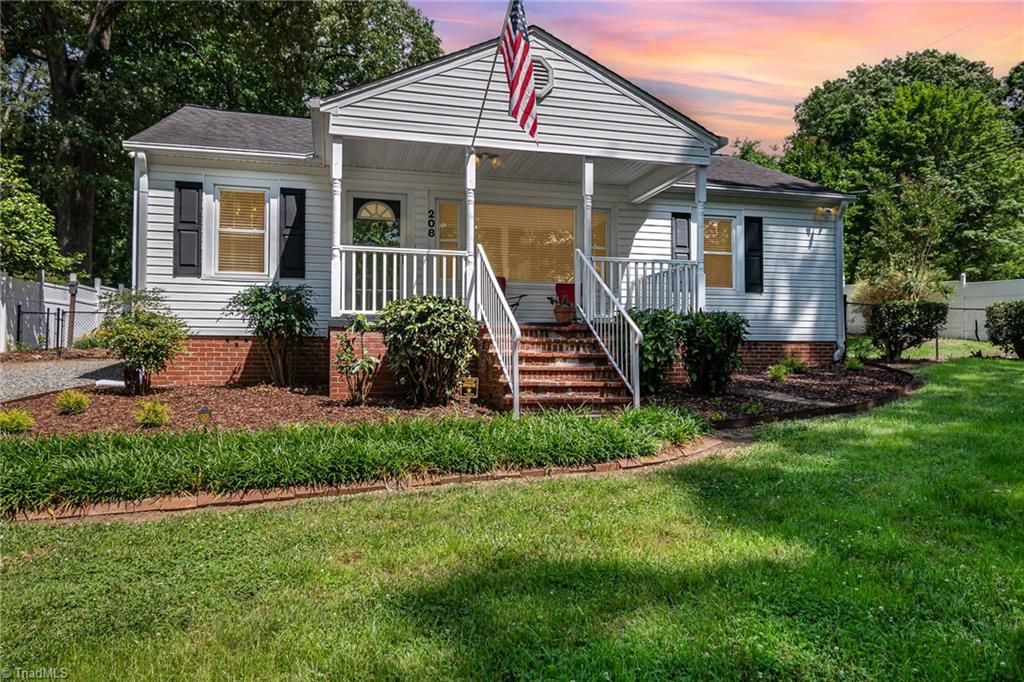 208 Rockspring Drive Thomasville, NC 27360 - Photo 4 of 28 Gallery Image 4