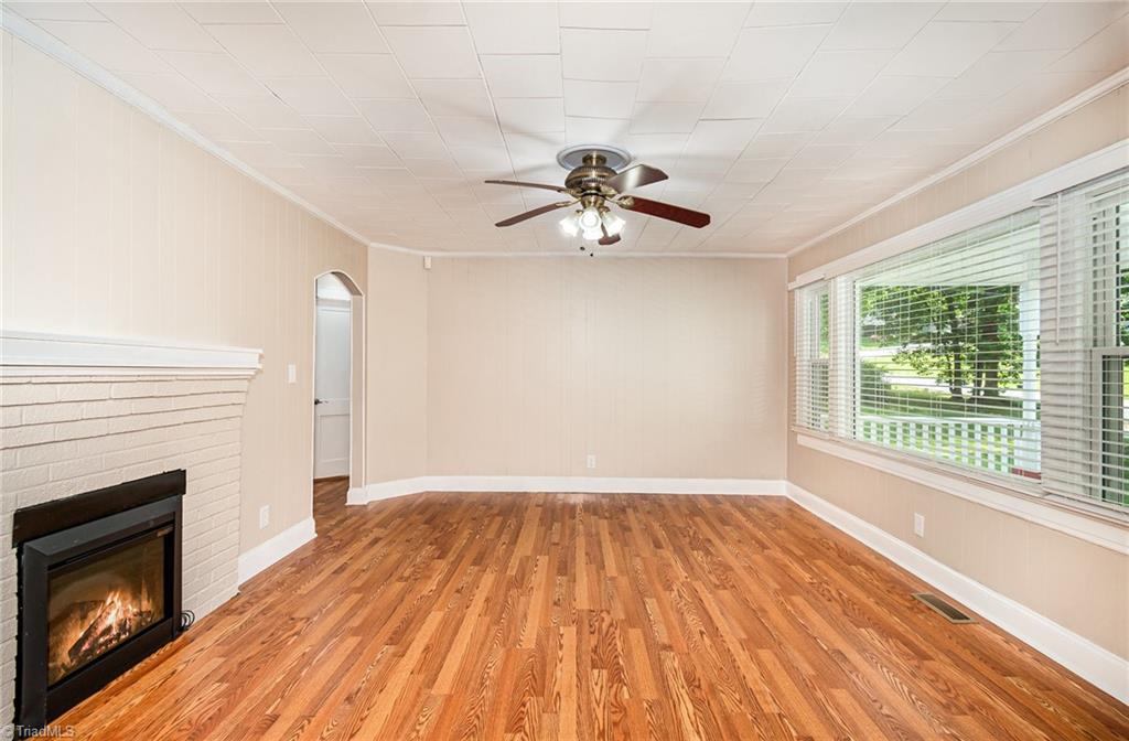 208 Rockspring Drive Thomasville, NC 27360 - Photo 8 of 28 Gallery Image 8
