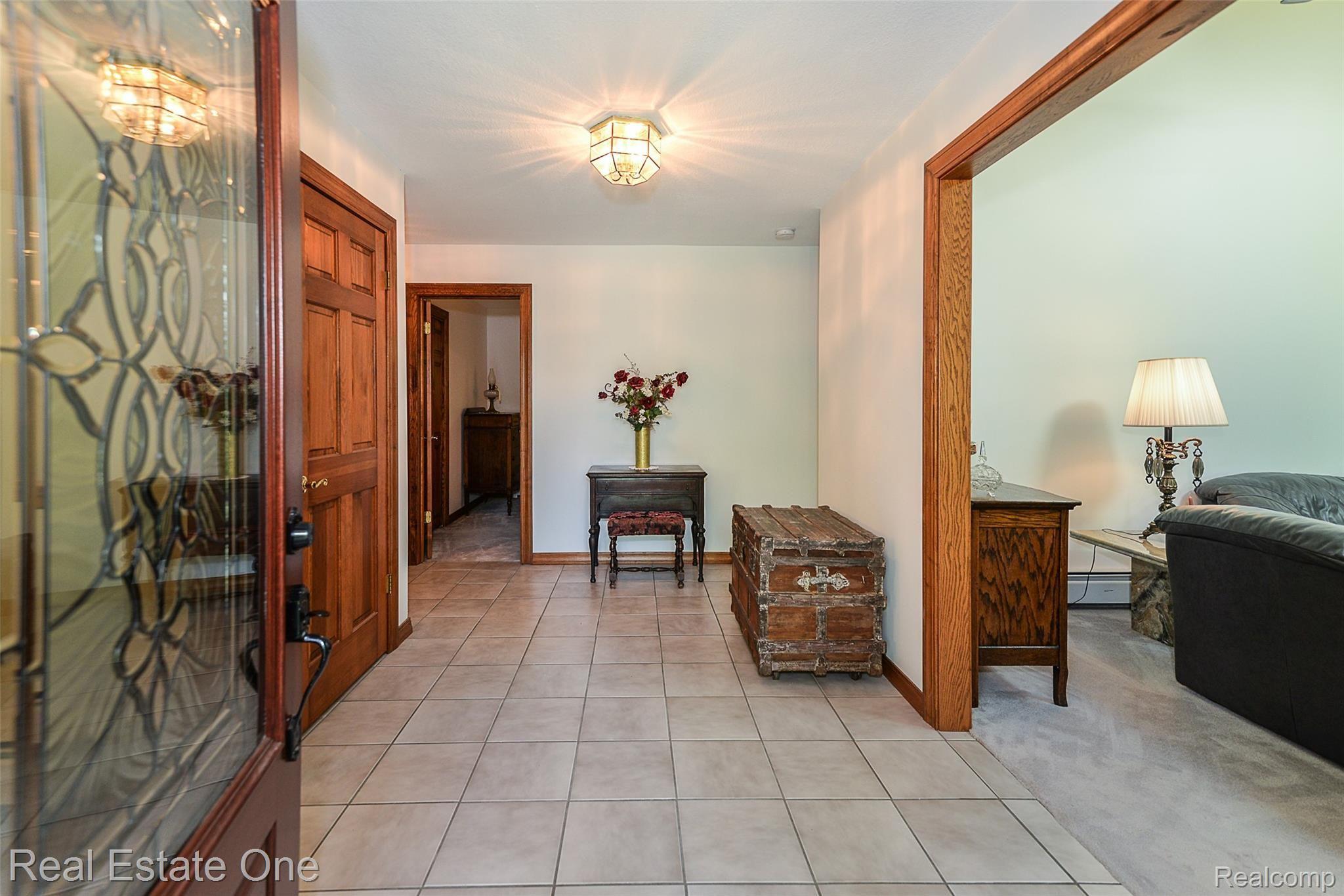 11414 Dunham Road Hartland, MI 48353 - Photo 8 of 49 Entry Foyer