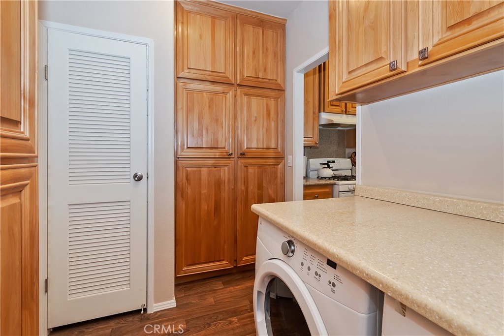 775 Riverside Avenue Sugarloaf, CA 92386 - Photo 12 of 32 a utility room with dryer and washer