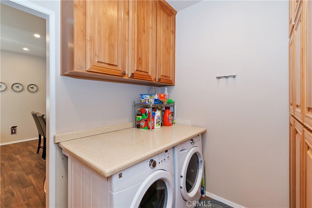 775 Riverside Avenue Sugarloaf, CA 92386 - Photo 13 of 32 a utility room with dryer and washer