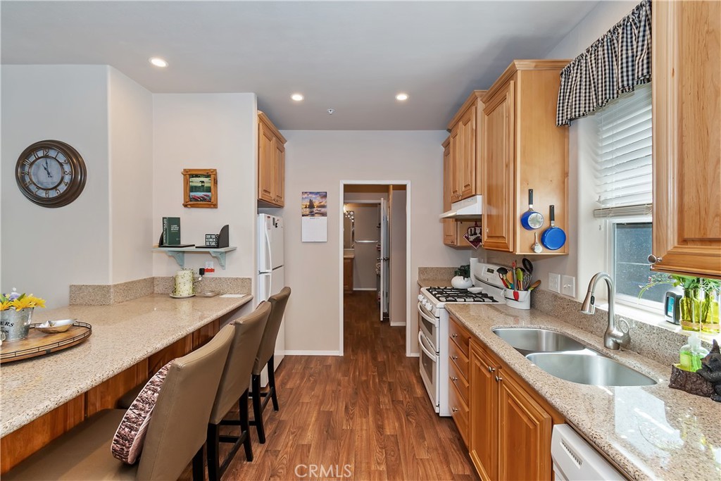 775 Riverside Avenue Sugarloaf, CA 92386 - Photo 22 of 32 a kitchen with stainless steel appliances granite countertop a sink dishwasher stove refrigerator and microwave