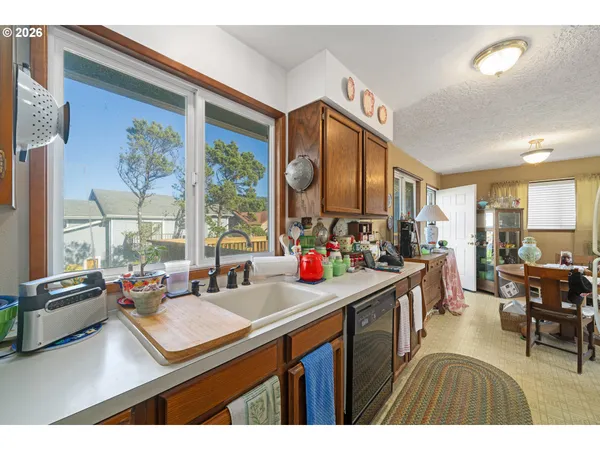 $950,000 | 5750 Holly Avenue, Cloverdale, OR 97112