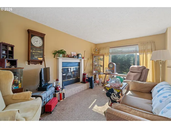 $950,000 | 5750 Holly Avenue, Cloverdale, OR 97112