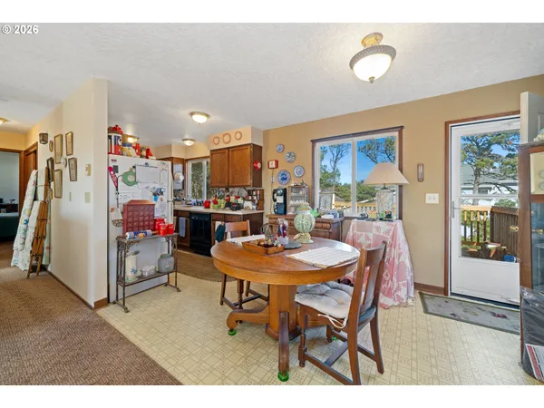 $950,000 | 5750 Holly Avenue, Cloverdale, OR 97112