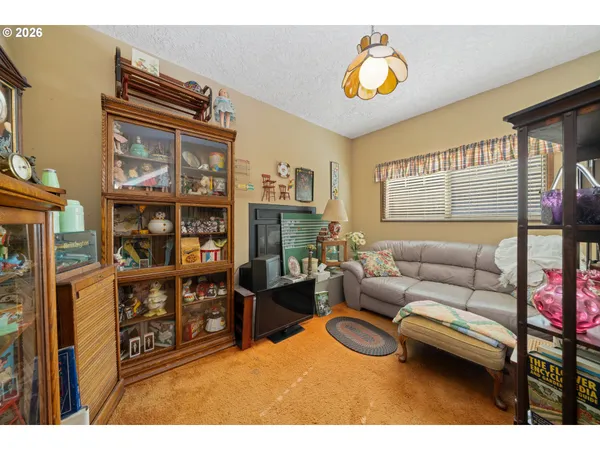 $950,000 | 5750 Holly Avenue, Cloverdale, OR 97112