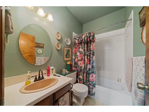 $950,000 | 5750 Holly Avenue, Cloverdale, OR 97112