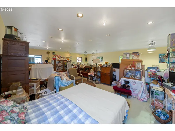 $950,000 | 5750 Holly Avenue, Cloverdale, OR 97112