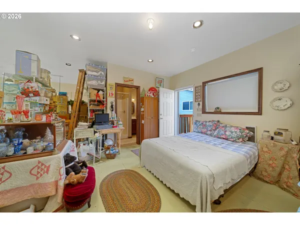 $950,000 | 5750 Holly Avenue, Cloverdale, OR 97112