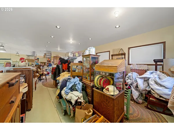 $950,000 | 5750 Holly Avenue, Cloverdale, OR 97112