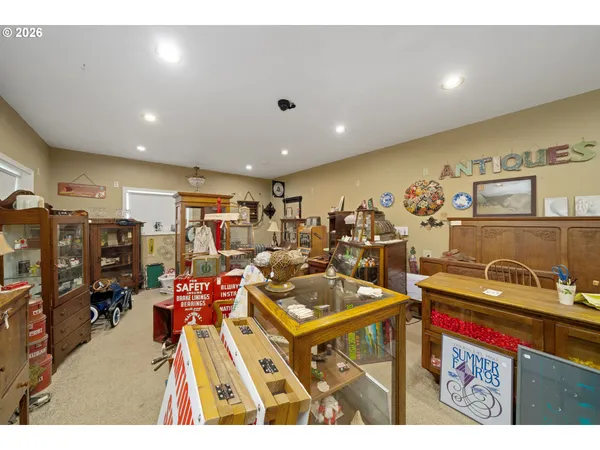 $950,000 | 5750 Holly Avenue, Cloverdale, OR 97112