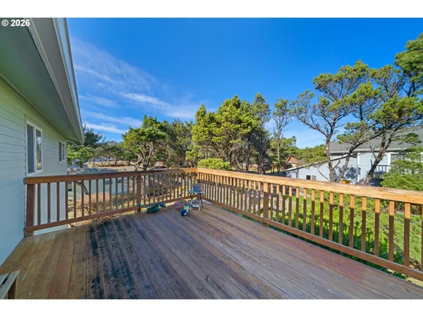 $950,000 | 5750 Holly Avenue, Cloverdale, OR 97112