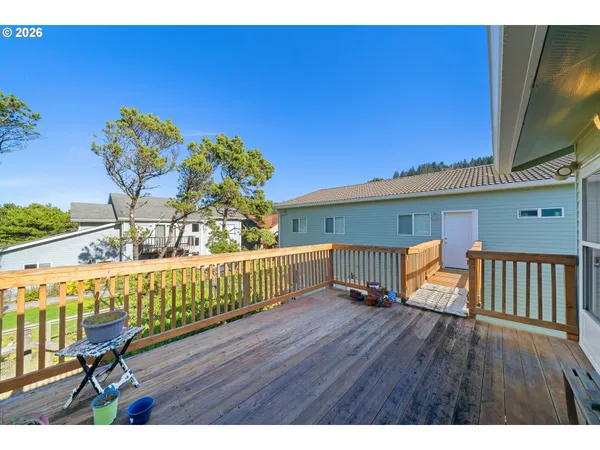 $950,000 | 5750 Holly Avenue, Cloverdale, OR 97112
